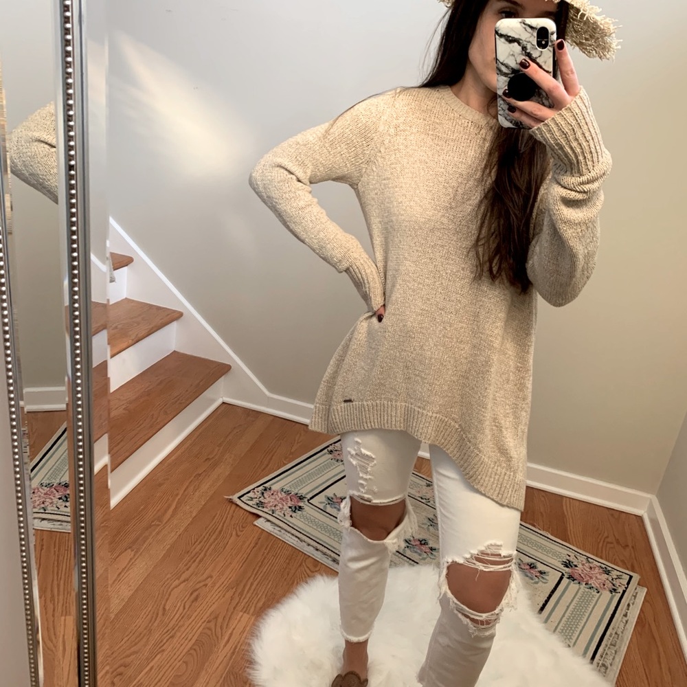 Slit back crew neck sweater